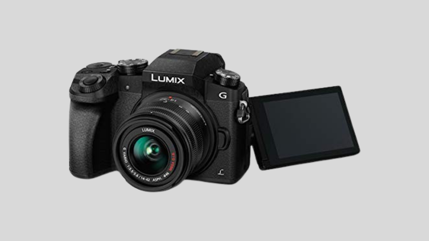 Panasonic Lumix G7 mirrorless camera with 14–42mm kit lens